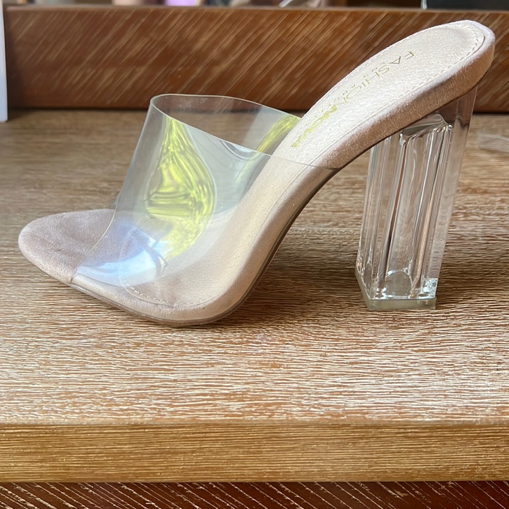 Gently used  size 7  clear thick heal